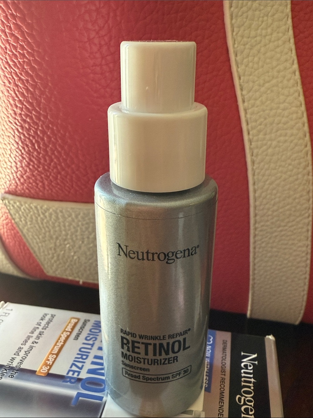 Neutrogena Retinol Moisturizer in Silver and White Pump